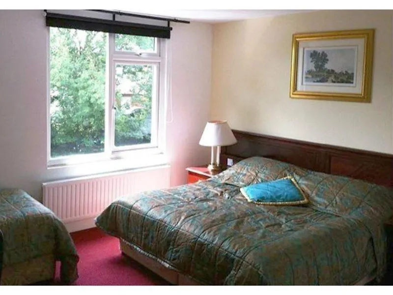 Old Oak Tree Inn Hounslow Hotel