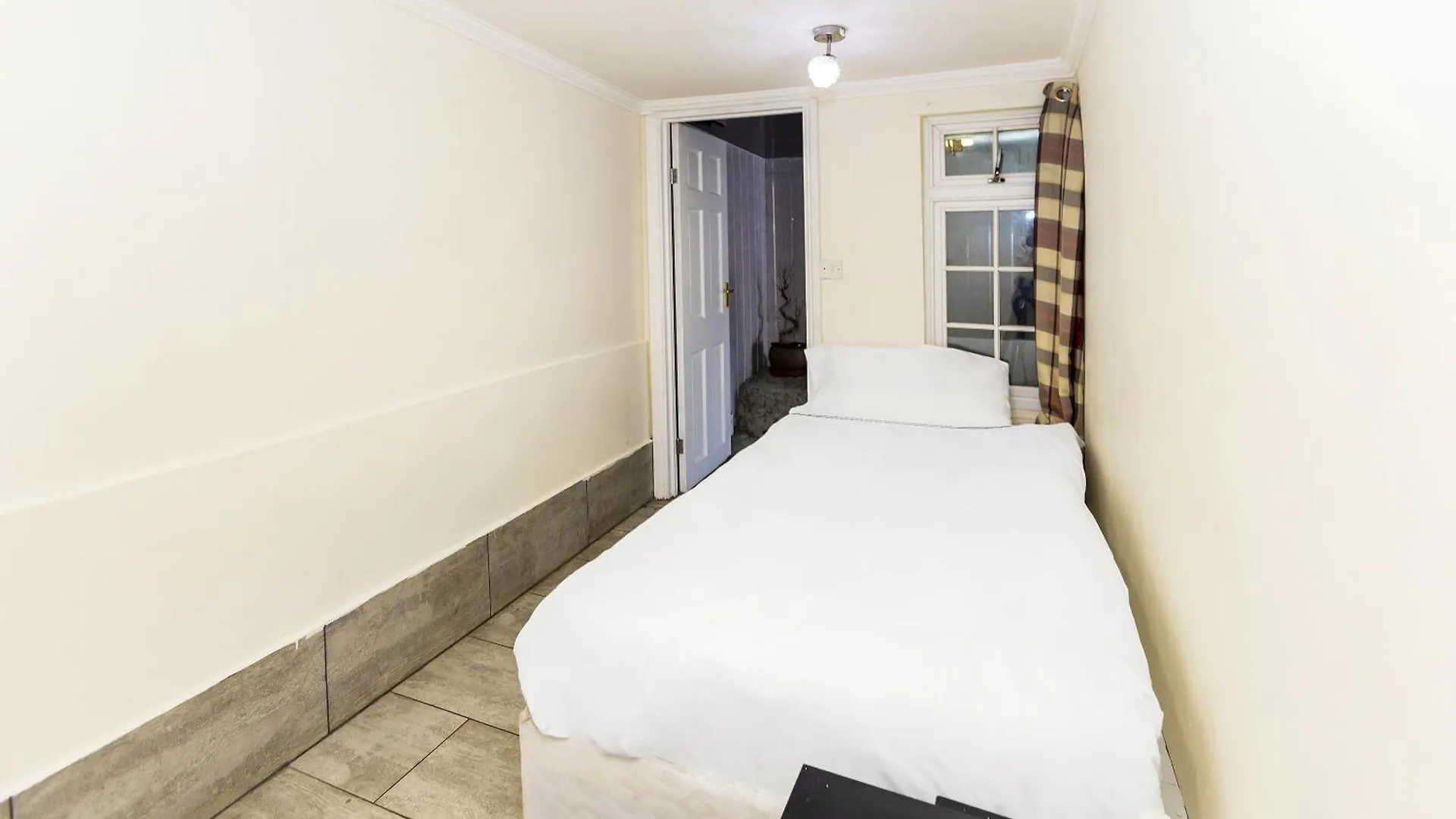 Old Oak Tree Inn Hounslow Hotel